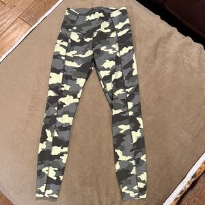 Lululemon Camo Print Fast n Free Leggings with pockets sz 4